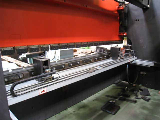 Động cơ servo yaskawa Sử dụng cho máy chấn tôn